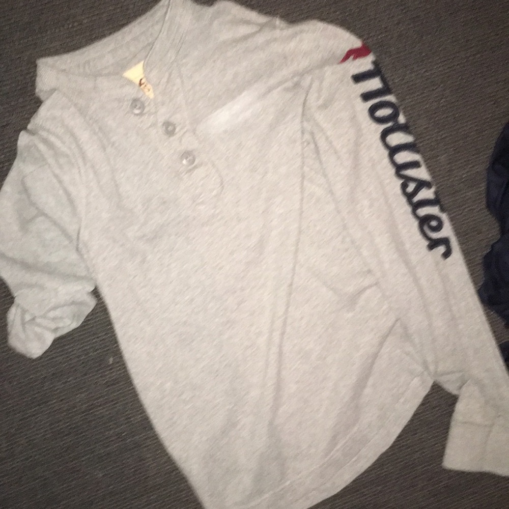 hollister half button